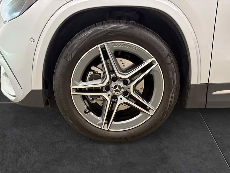 Mercedes-Benz GLA 180 AMG Kamera Keyless Ambient - fotka 9 z 16