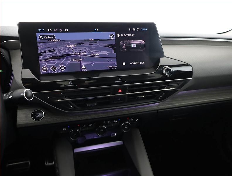 Citroën C5 X (2022) Plug-in Hybrid 225 - fotka 11 z 23