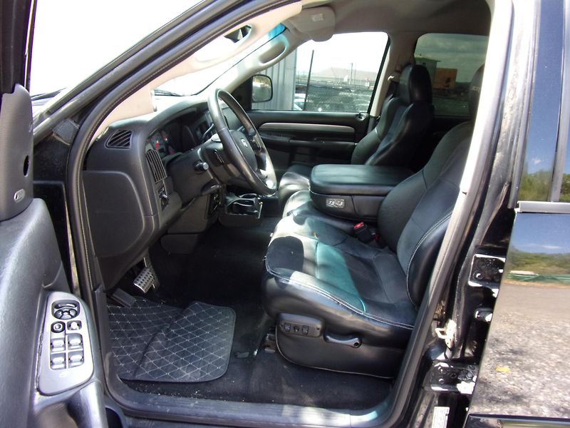 Dodge RAM (2005) SRT - 10 VIPER 8.3i V10 372kW  - fotka 12 z 19
