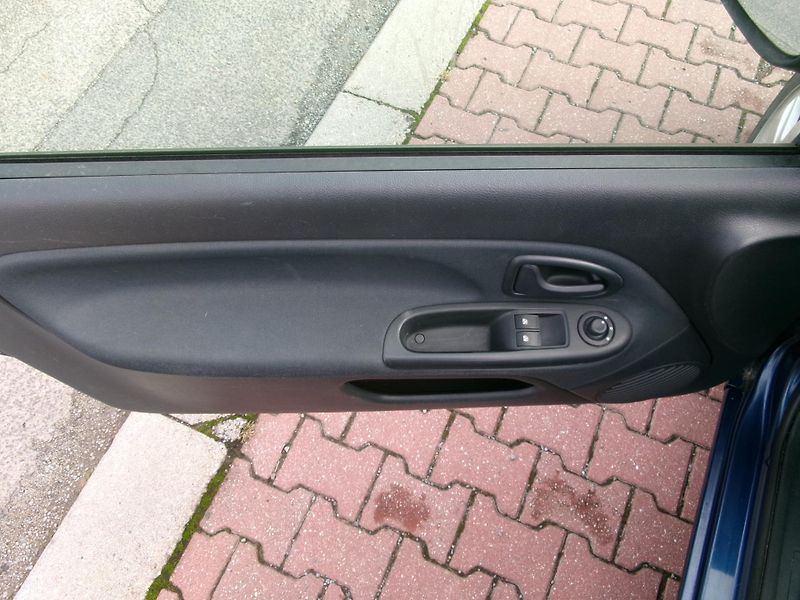 Renault Clio (2003) 1,2 16V AUTOKLIMA - fotka 13 z 21