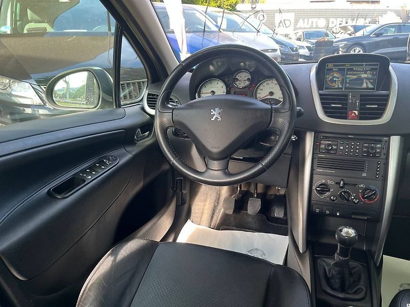 Peugeot 207 1.6i 80KW/2007/PANORAMA-KŮŽE - fotka 31 z 51