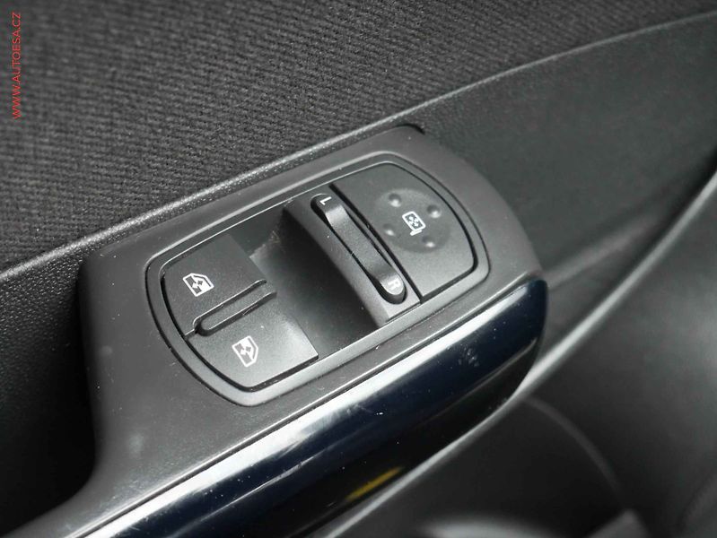 Opel Corsa (2012) 1.2i, ČR, AC, temp - fotka 11 z 15