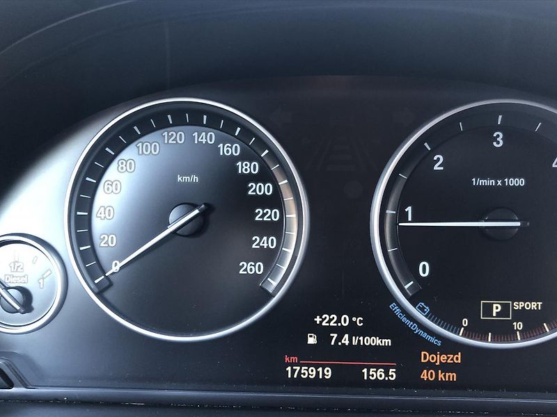 BMW Řada 5 (2015) 518d Touring NAVI velmi pěkný - fotka 65 z 76
