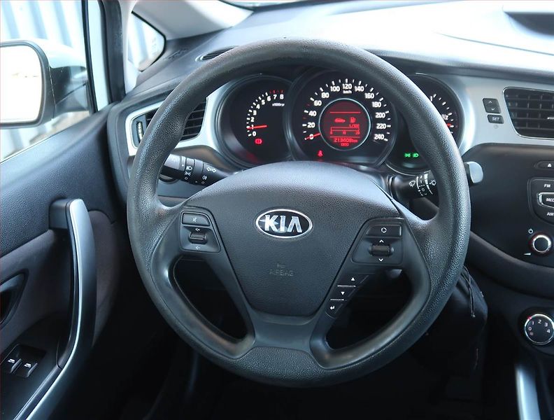 Kia Ceed (2013) 1.4 CVVT, ČR,1.maj, Serv.kniha - fotka 14 z 17