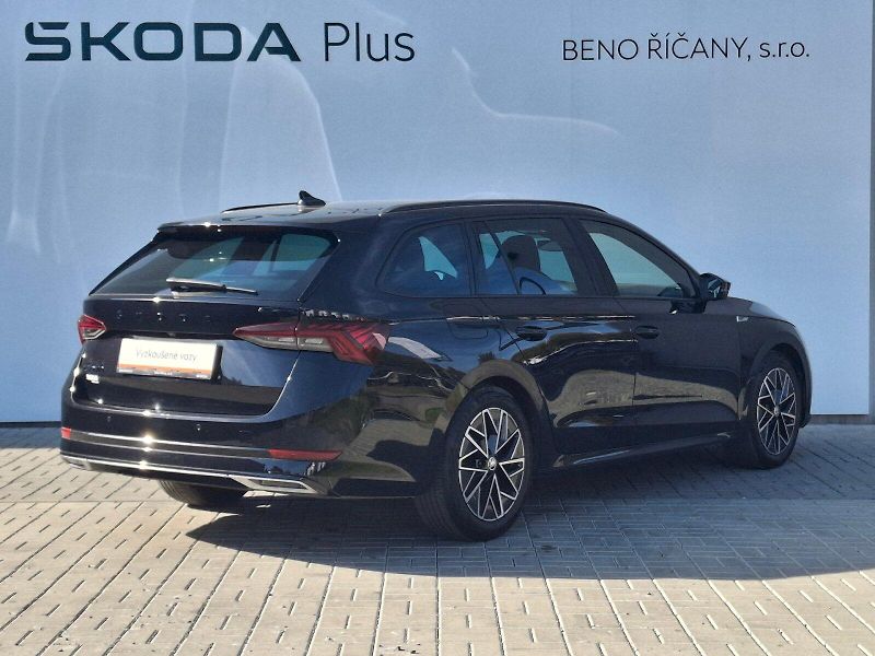 Škoda Octavia (2023) Combi SportLine DSG 4x4 2,0TDi - fotka 2 z 35
