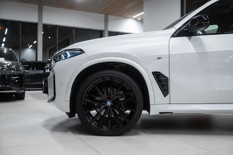 BMW X5 (2025) M40xD 250KW NEZÁVISLÉ TAŽNÉ  - fotka 6 z 59