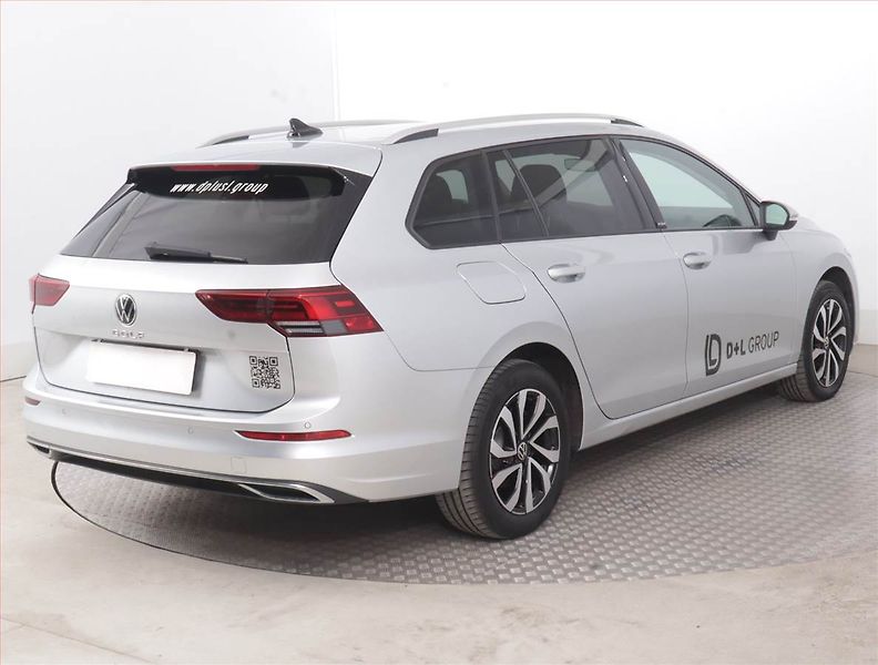 Volkswagen Golf (2023) Life 1.5 TSI, Navi, Tempomat - fotka 5 z 15