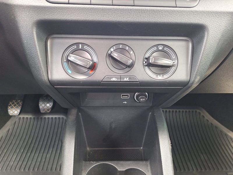 Škoda Fabia (2019) COMBI / 1.0 MPI / 55 kW / Ambi - fotka 16 z 31