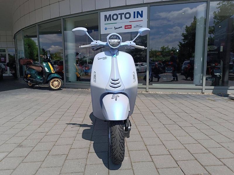 Vespa 946 (2025) 946 Snake Azzuro (sleva 20.000 - fotka 2 z 17