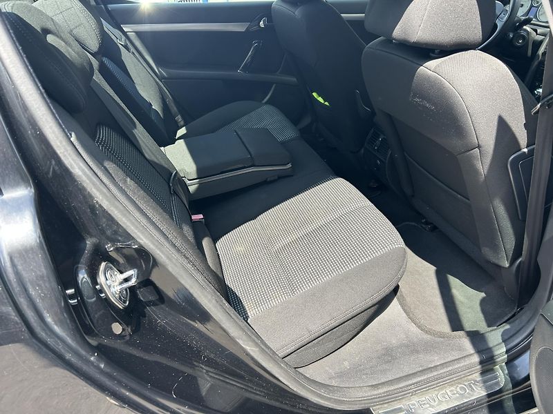 Peugeot 407 2.0 HDI 16V Premium Pack aut. - fotka 16 z 31
