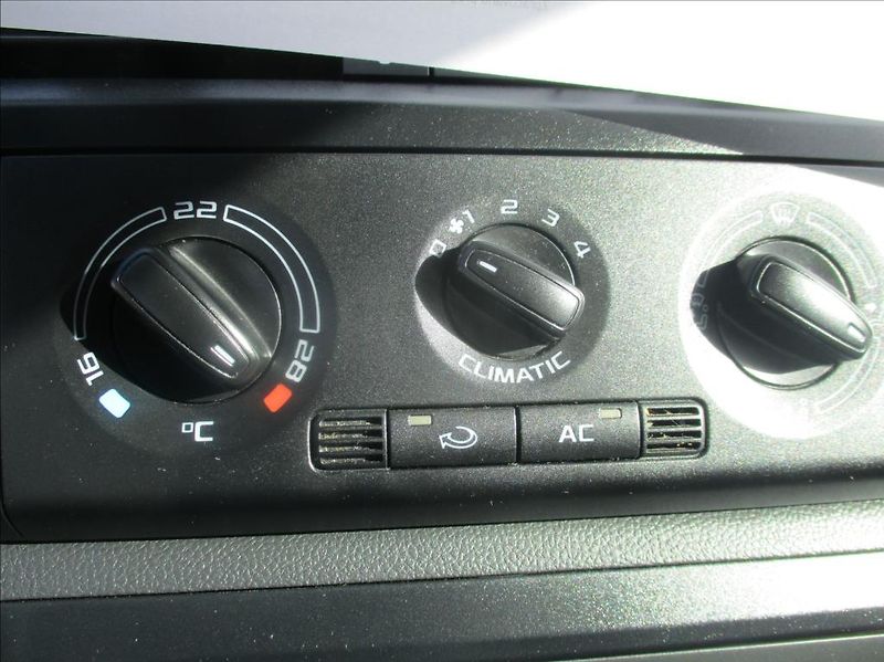 Škoda Fabia 1,2 TSI, klima, servis, tažné, - fotka 21 z 45