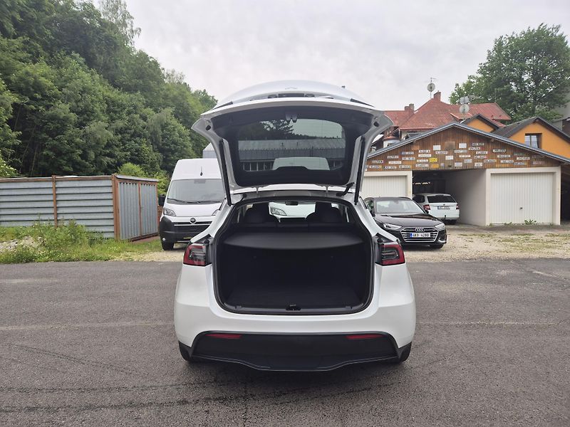 Tesla Model Y LONG RANGE DUAL MOTOR  92% - fotka 14 z 50
