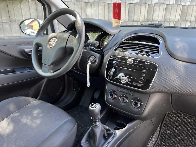 Fiat Punto 1.2 8v 51 kW 43.000KM - fotka 7 z 15