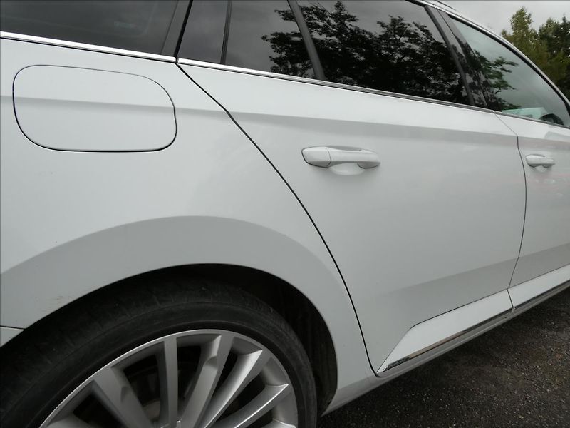 Škoda Superb 2,0 TDI 140kW 4x4 DSG Laurin&K - fotka 13 z 56