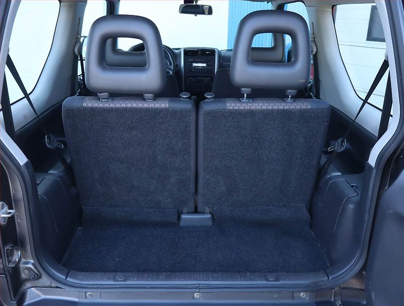 Suzuki Jimny (2012) 1.3 16V, 4X4, Park. senzory - fotka 12 z 13