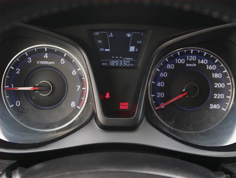 Hyundai ix20 (2011) 1.4 CVVT, Serv.kniha, nová STK - fotka 11 z 17