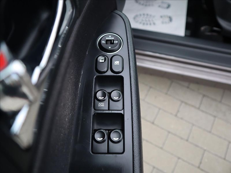 Hyundai i30 1,6   i SW DigiKlima,Tempomat, - fotka 10 z 28