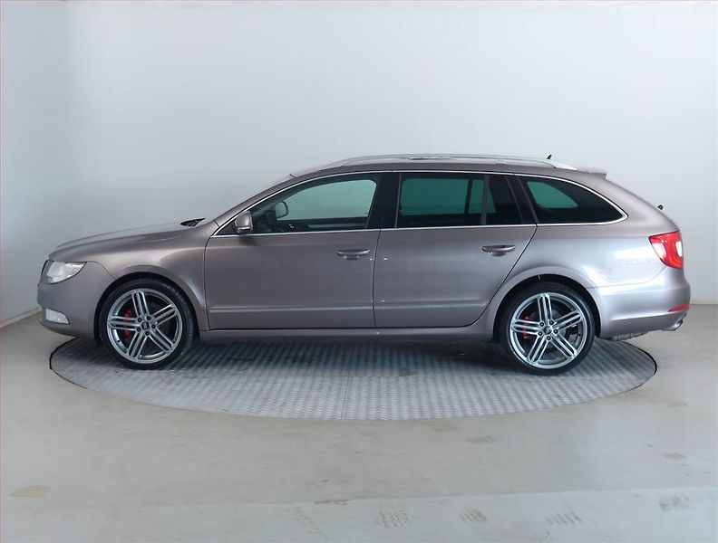 Škoda Superb (2010) 2.0 TDI, Xenony, Tempomat - fotka 3 z 16