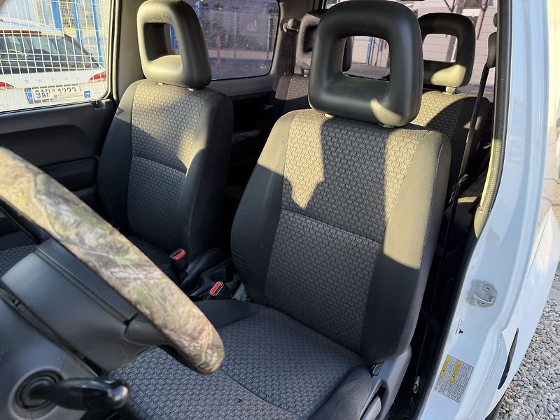 Suzuki Jimny 1,3i/63kW 4x4 - Klima,TZ,... - fotka 12 z 70