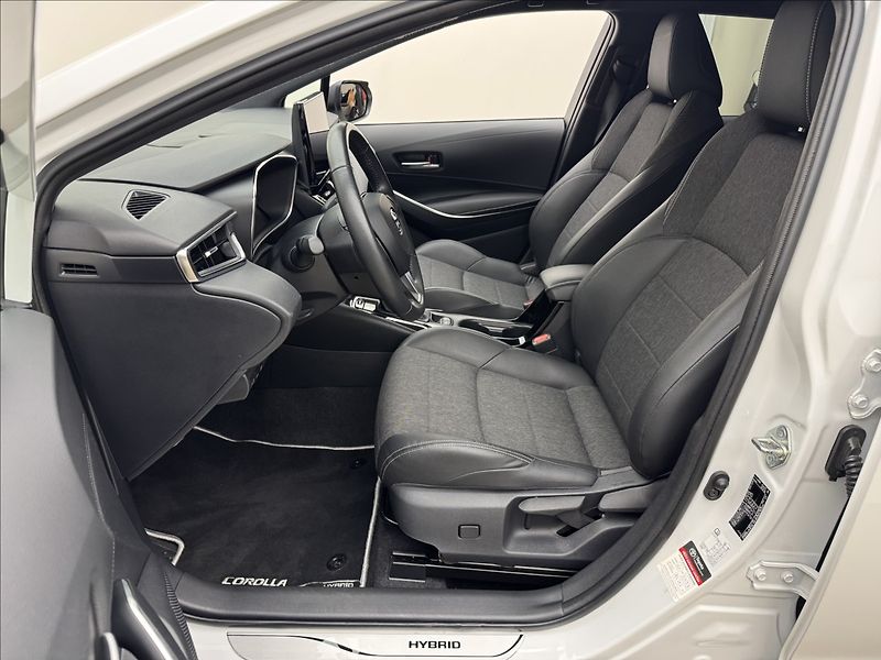 Toyota Corolla 1,8 HYBRID STYLE ACC 1.MAJ ČR - fotka 36 z 42