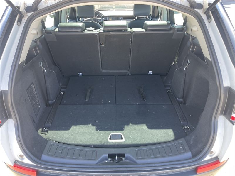 Land Rover Discovery Sport 2,0 TD4 132kw AWD Pano 7mist T - fotka 10 z 35