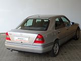 Mercedes-Benz Třídy C (1995) 180 Elegance - man. převodovka - náhled 16