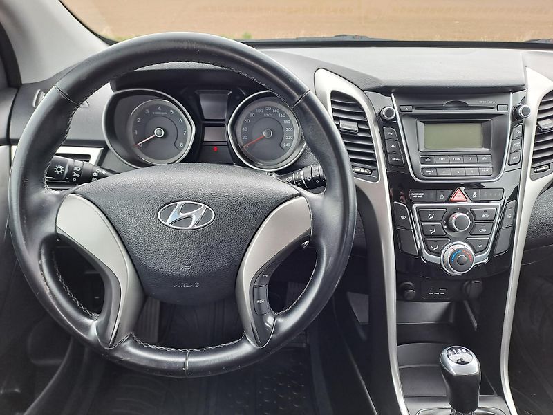 Hyundai i30 1.4i PĚKNÝ STAV, SERVISKA - fotka 16 z 32