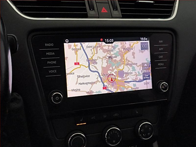 Škoda Octavia (2018) 1.6 TDI, Navi, Tempomat - fotka 13 z 16
