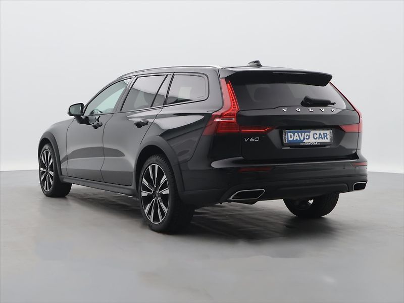 Volvo V60 2,0 B4 AWD Cross Country DPH - fotka 5 z 36