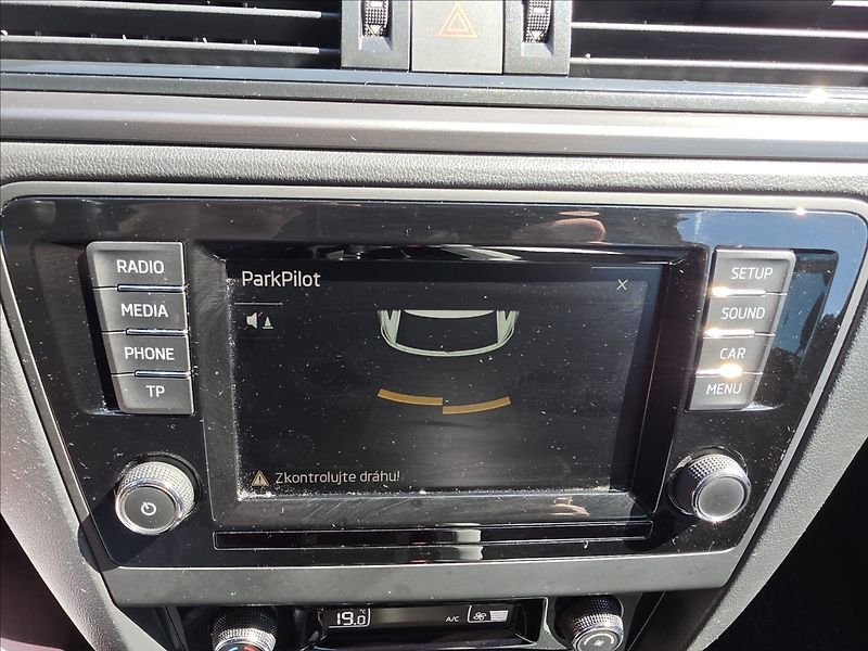 Škoda Rapid 1,2 TSi 81KW Joy TEMPOMAT ALU - fotka 46 z 48