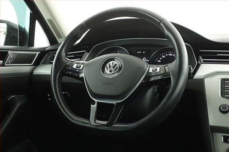 Volkswagen Passat (2016) 2.0 TDI, Navi, Tempomat - fotka 8 z 22