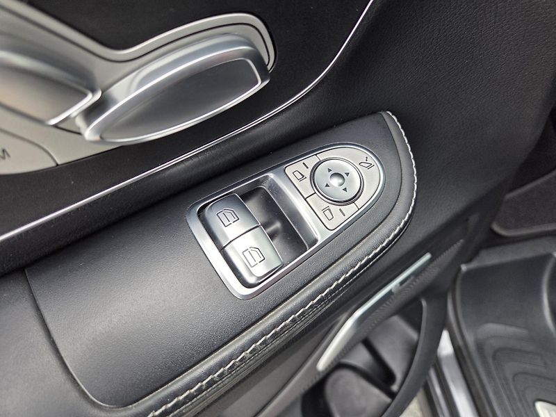 Mercedes-Benz Třídy V (2023) 300d 4M AVG AMG TOPvýbava 1m - fotka 15 z 49
