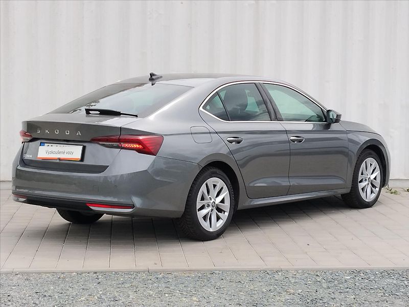 Škoda Octavia 1,5   M-HEV TOP SELECTION 110k - fotka 24 z 31