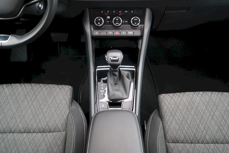 Škoda Karoq (2025) Top Selection 1.5 TSI 110 kW D - fotka 23 z 28