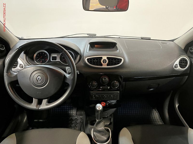 Renault Clio (2010) 1.2i, ČR, AC - fotka 8 z 14