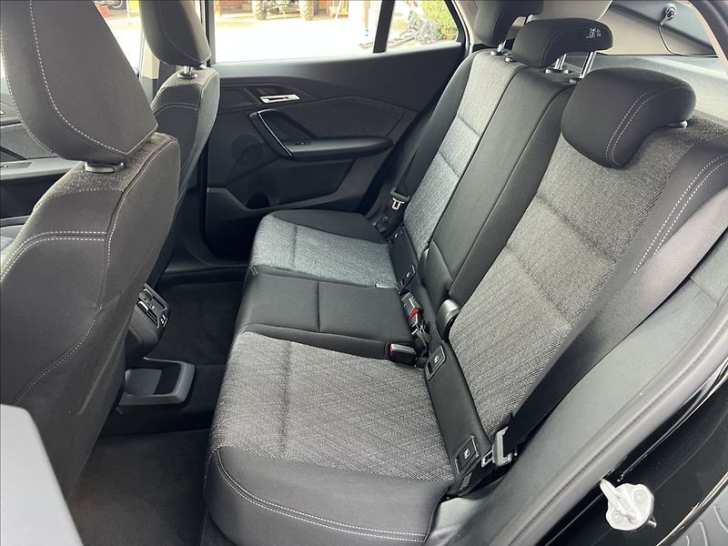 BMW iX2 0,0 eDrive20  Záruka 150kW - fotka 14 z 39