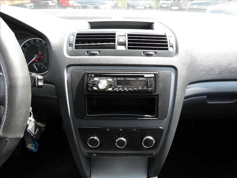 Škoda Octavia 1,2 TSi 77kW motor 110tKm,2xko - fotka 25 z 42