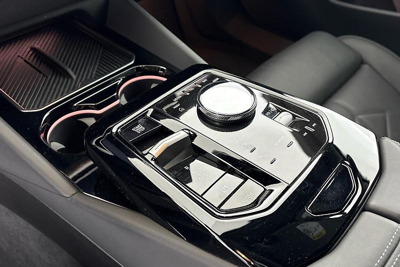 BMW Řada 5 540d xDrive Touring - fotka 11 z 19