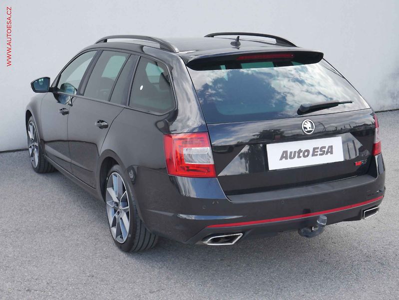 Škoda Octavia (2014) 2.0 TDi, RS, DSG, navi - fotka 6 z 13
