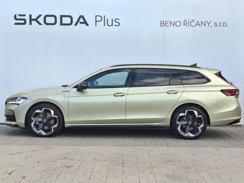 Škoda Superb (2025) Combi iV SportLine DSG 1,5TSi - fotka 3 z 35