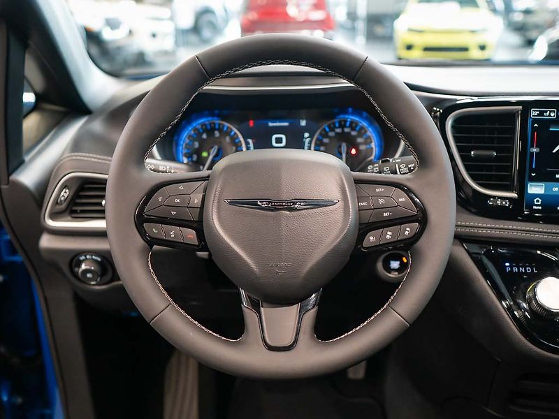 Chrysler Pacifica (2026) 3.6 Select AWD, 360 Cam 2x LCD - fotka 18 z 37