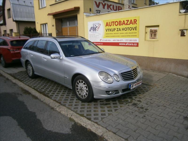 Mercedes-Benz Třídy E 3,0 CDI 320 4-MATIC 7 MÍST - fotka 1 z 15