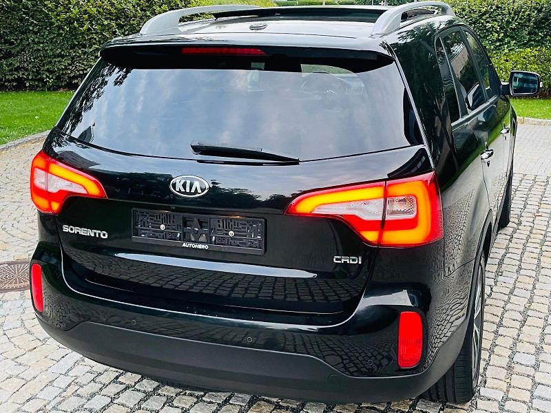 Kia Sorento 2.2D 4x4 AUT PANORAMA VÝHŘEV  - fotka 12 z 51
