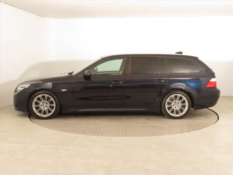 BMW Řada 5 (2010) M Paket 520d, Serv.kniha, Navi - fotka 3 z 16