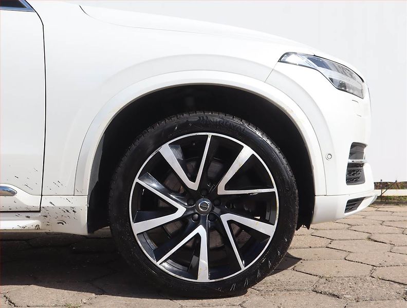 Volvo XC90 (2018) T8 Twin Engine AWD - fotka 15 z 19