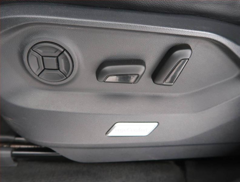 Volkswagen Touareg (2022) 3.0 TDI - fotka 20 z 24