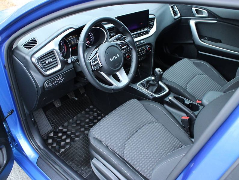 Kia Ceed (2022) 1.5 T-GDI TOP 117kW LED manuál - fotka 18 z 28