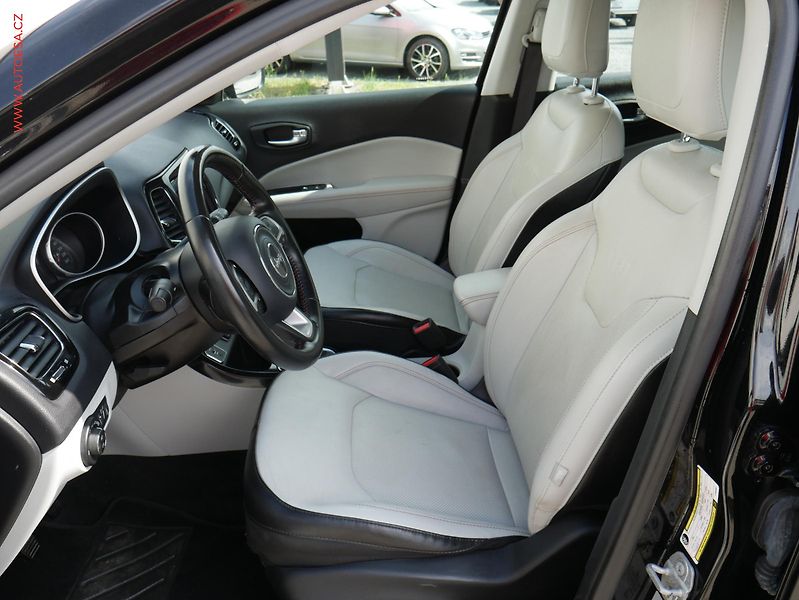 Jeep Compass (2019) 1.4 T, Limited, TZ, kůže - fotka 9 z 20