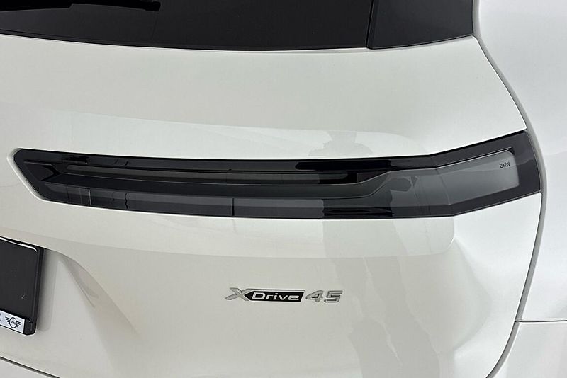 BMW iX xDrive45 - fotka 5 z 24