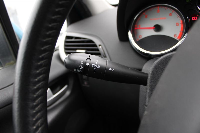 Peugeot 207 1.6 HDI 68kW 1.MAJITEL ČR - fotka 15 z 18
